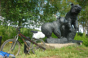 Отдых памятника медведю